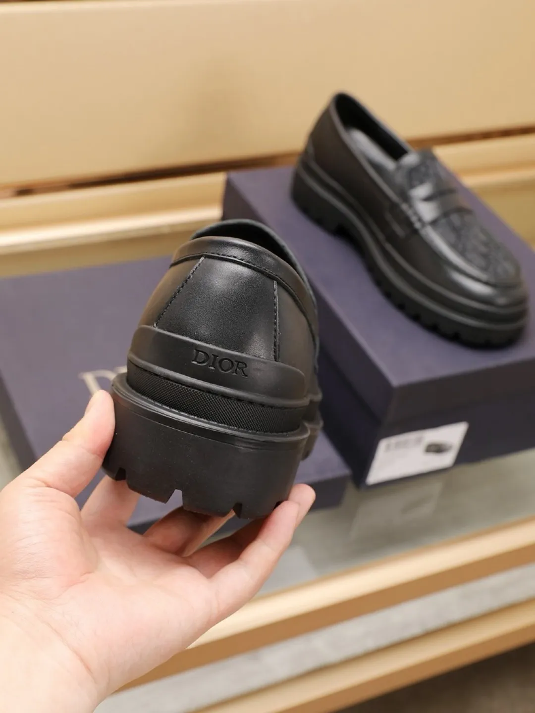 Factory P460💰[Dior] men's classic Loaf leather shoes🇺🇸 are on sale at the same time, original Italian brand · brand totem cloth sewn with brand cloth label · paired with calfskin · (high-end, extravagant and classy) exquisite workmanship (original lining) sole: original factory special rubber concave and convex outsole ⚠️ outsole. Comfortable, wear-resistant, non-slip, real shot 🎬 Can be worn with casual clothes or suits. Size: 38-44 (46.46 customized)